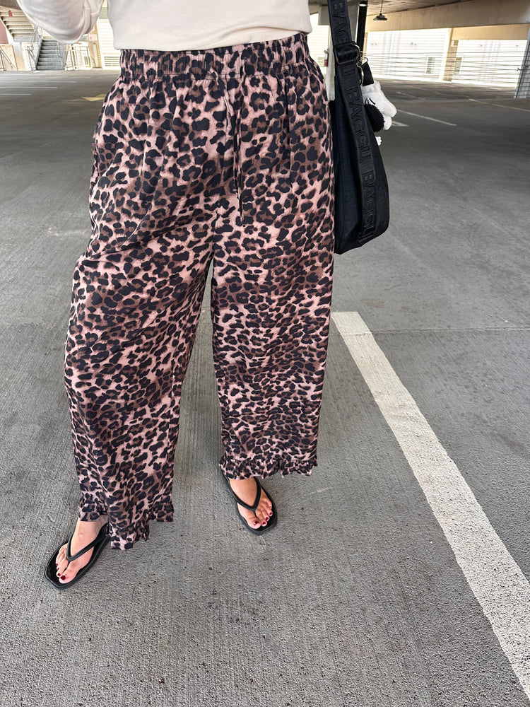 LEOPARD Cropped Ruffle Boxer PANTS